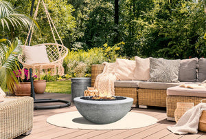 Hot Topic: Outdoor Fireplace vs Firepit
